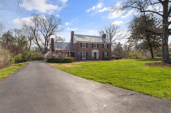1800 Deer Creek LN, Ladue, MO 63124