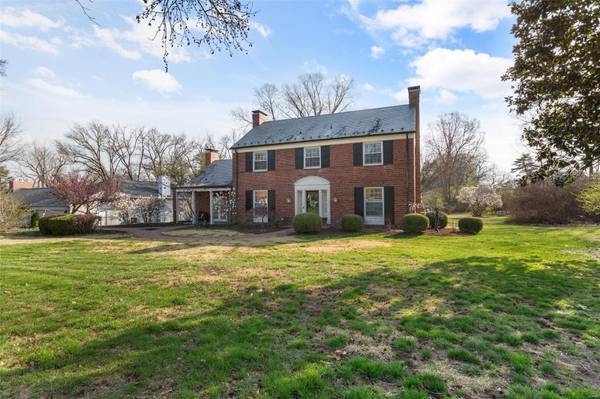 1800 Deer Creek LN, Ladue, MO 63124