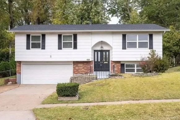 5 Gray Brooke LN, Florissant, MO 63031