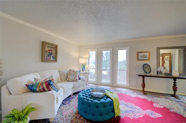 550 Burlington Mill DR, Ballwin, MO 63011