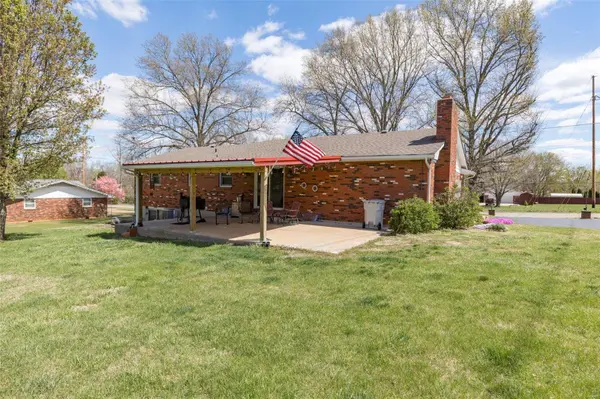 1851 N Washington, Farmington, MO 63640
