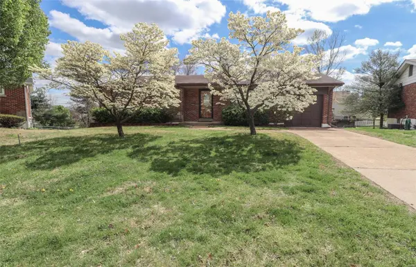 9800 Lindhall LN, Affton, MO 63123