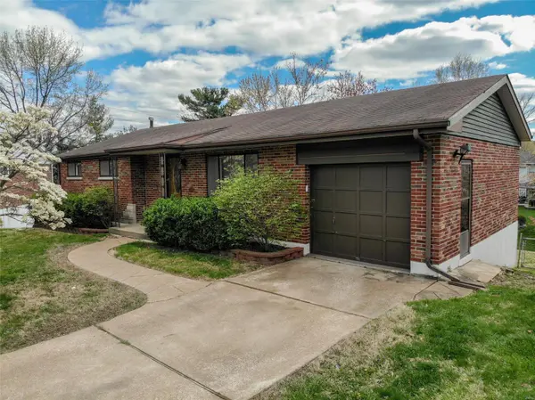 9800 Lindhall LN,  Affton,  MO 63123