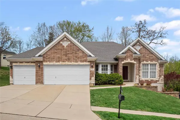 933 Green Arbor DR, Fenton, MO 63026
