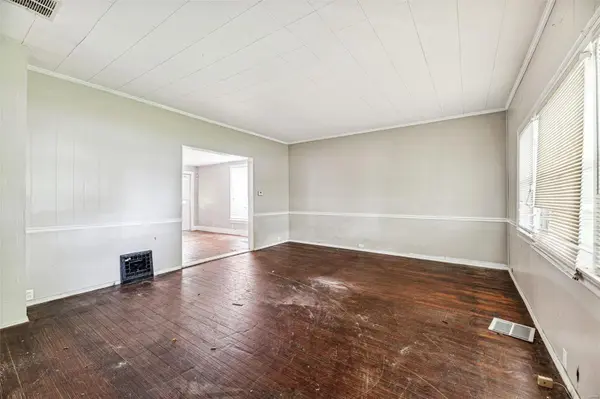 9765 Diamond DR, St Louis, MO 63137