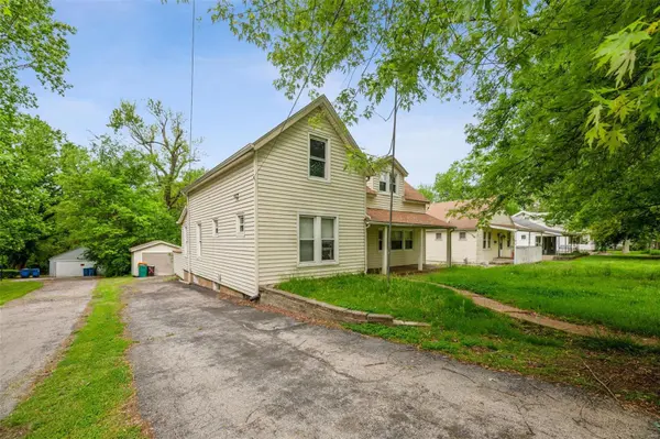 9765 Diamond DR, St Louis, MO 63137