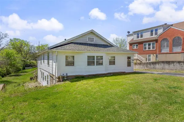 106 8th ST, Crystal City, MO 63019