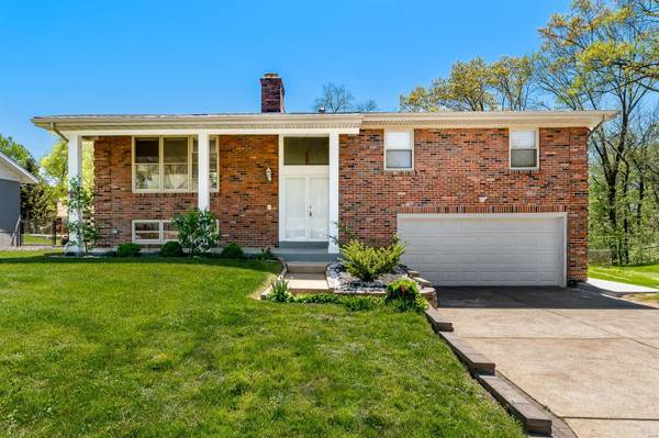 5812 Five Oaks Pkwy, St Louis, MO 63128