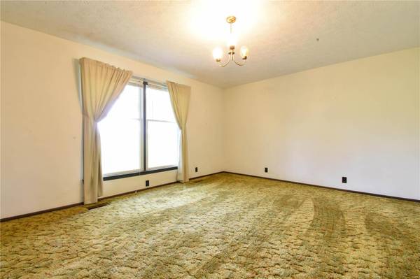 227 Rose LN, Shipman, IL 62685