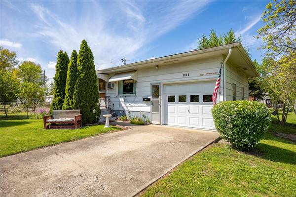 123 W Elm ST, Gillespie, IL 62033