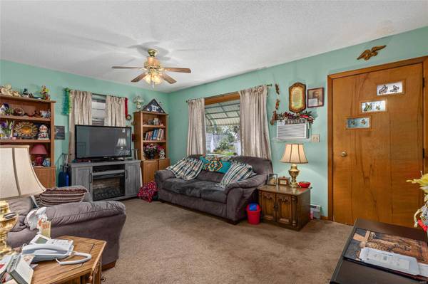 123 W Elm ST, Gillespie, IL 62033