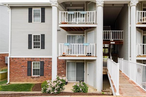 1239 Creve Coeur Crossing LN #G, Chesterfield, MO 63017