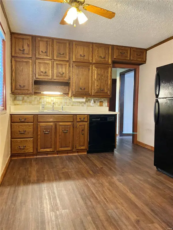 8 Saint Thomas CT, Florissant, MO 63031