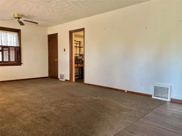 8 Saint Thomas CT, Florissant, MO 63031