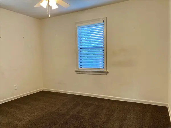 8 Saint Thomas CT, Florissant, MO 63031