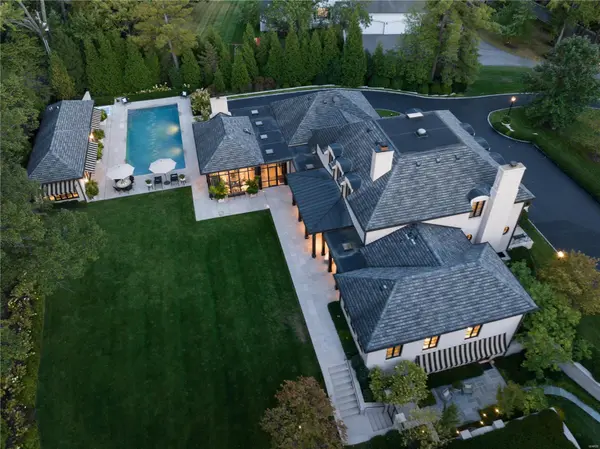 3 Warson Hills LN, Ladue, MO 63124