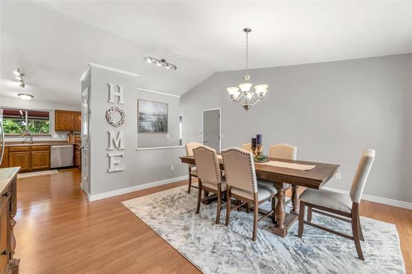 3061 Arrowhead Point DR, St Louis, MO 63129
