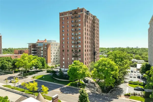 816 S Hanley RD #4D, Clayton, MO 63105