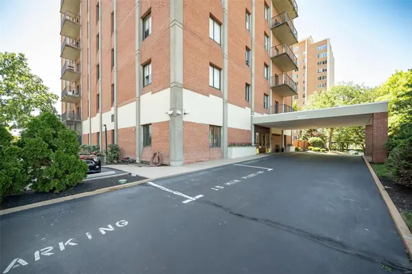 816 S Hanley RD #4D, Clayton, MO 63105