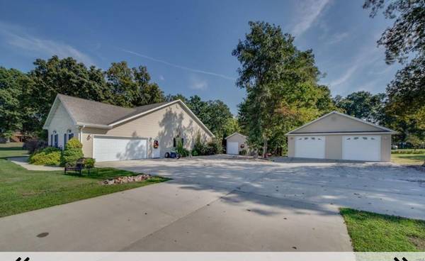 10640 Barth's Lake RD, Bunker Hill, IL 62014