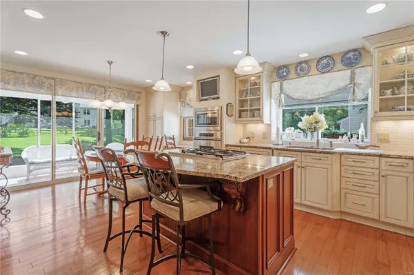 2436 Capitol Landing DR, Chesterfield, MO 63017