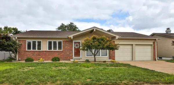 2415 Whitshire DR, St Louis, MO 63129