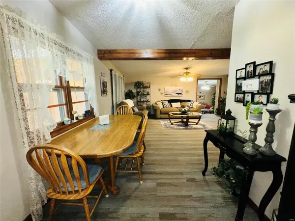 1304 E Crest DR, Houston, MO 65483