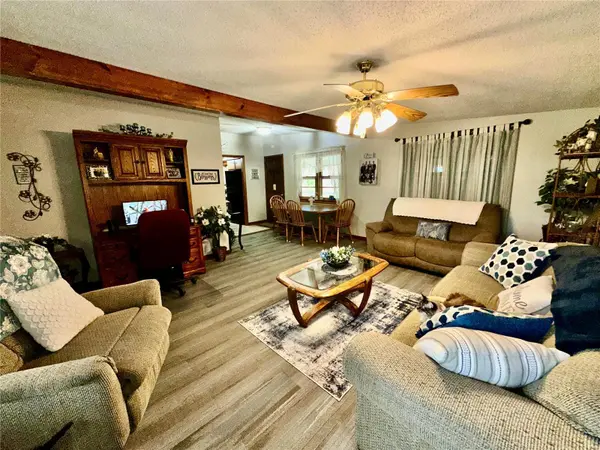 1304 E Crest DR, Houston, MO 65483