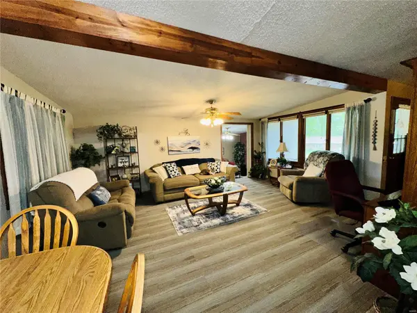 1304 E Crest DR, Houston, MO 65483
