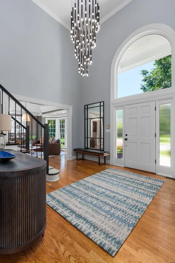 27 Deer Creek Woods, Ladue, MO 63124