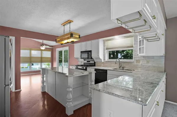 444 Willow View LN, St Peter, MO 63376