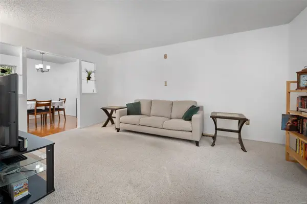 207 Carmel Woods DR, Ellisville, MO 63021