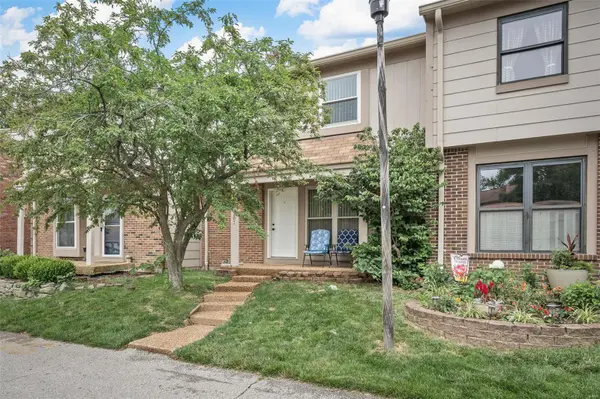 207 Carmel Woods DR, Ellisville, MO 63021