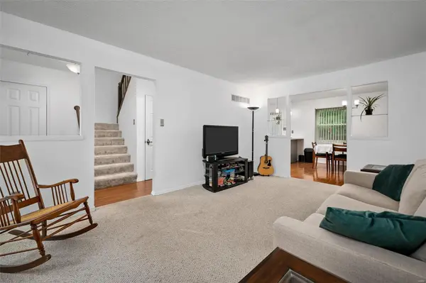 207 Carmel Woods DR, Ellisville, MO 63021