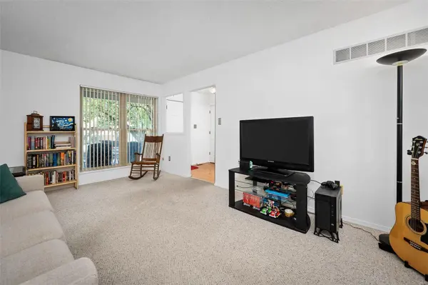 207 Carmel Woods DR, Ellisville, MO 63021