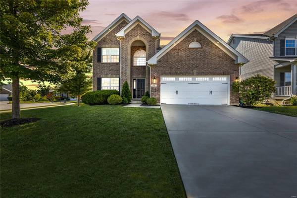 332 Pecan Bluffs DR, Wentzville, MO 63385