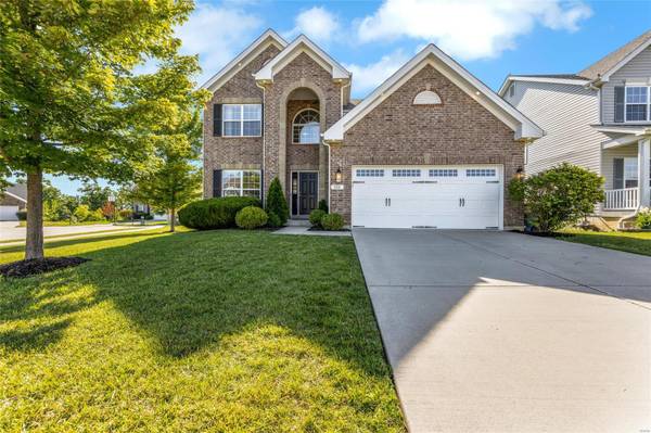 332 Pecan Bluffs DR, Wentzville, MO 63385