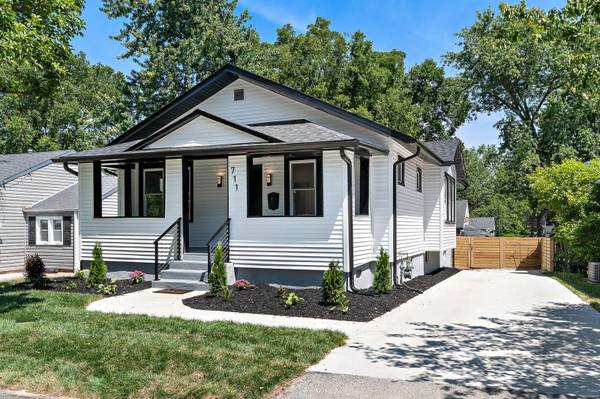 711 Luckystone AVE, St Louis, MO 63122