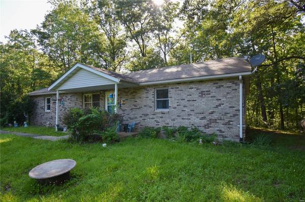 9042 Bode RD, Worden, IL 62097