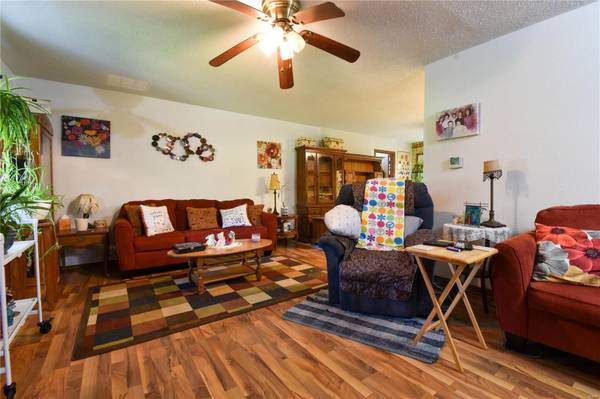 9042 Bode RD, Worden, IL 62097
