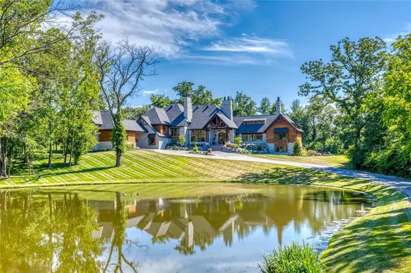 3 Squires LN, Huntleigh, MO 63131