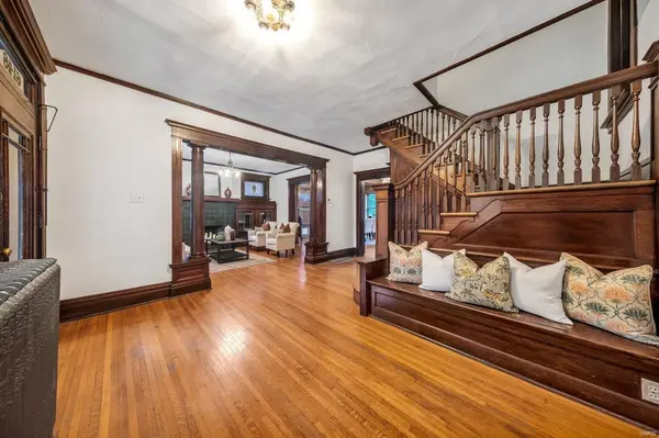 6148 McPherson AVE, St Louis, MO 63112