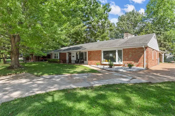 11 Hazelwood CT, Hazelwood, MO 63042