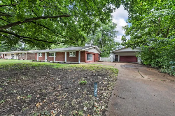 104 Belle DR, Fairview Heights, IL 62208