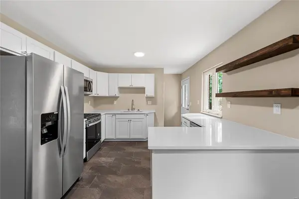 104 Belle DR, Fairview Heights, IL 62208