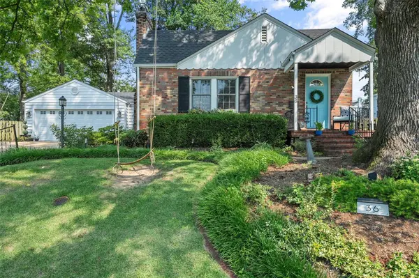 36 Southridge CT, Glendale, MO 63122