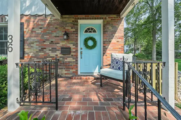 36 Southridge CT, Glendale, MO 63122