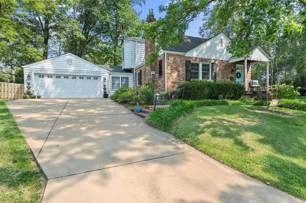 36 Southridge CT, Glendale, MO 63122