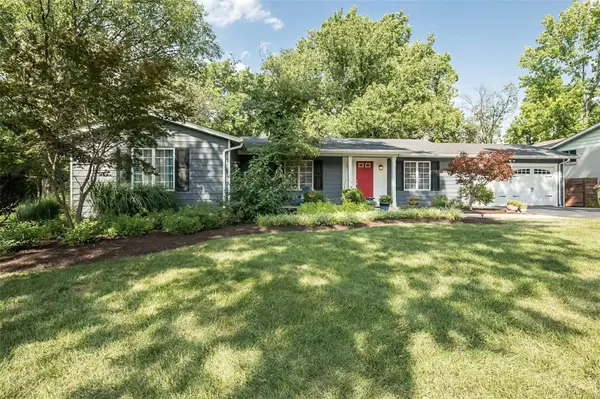 13025 Ferncrest CT, Creve Coeur, MO 63141