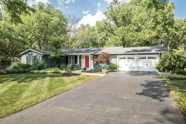 13025 Ferncrest CT, Creve Coeur, MO 63141